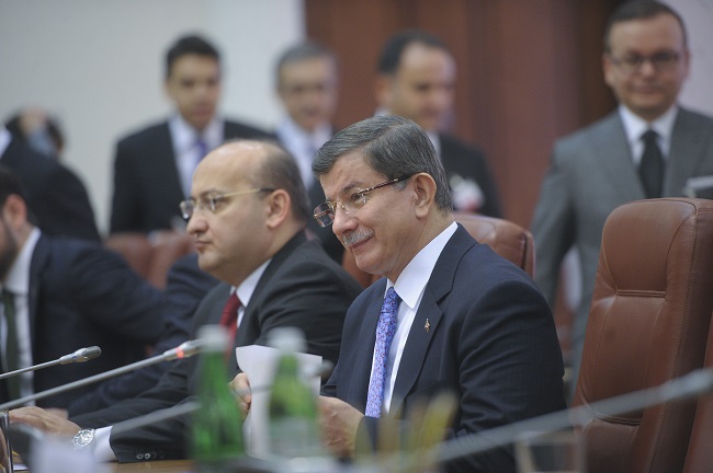 Başbakan Davutoğlu; "Türkiye ve Ukrayna arasında büyük potansiyel var ve ortak risklerle karşı karşıyayız." dedi.