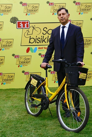 ETİ İcra Kurulu Başkanı Hakan Polatoğlu; "Sarı Bisiklet projesiyle hem toplumu sağlıklı bir yaşam için harekete teşvik ediyor, hem de bisikletin sınıfsız, yaşsız, medeni, eğlenceli ve mutluluk veren bir araç olduğuna dair farkındalık yaratmaya çalışıyoruz." dedi.