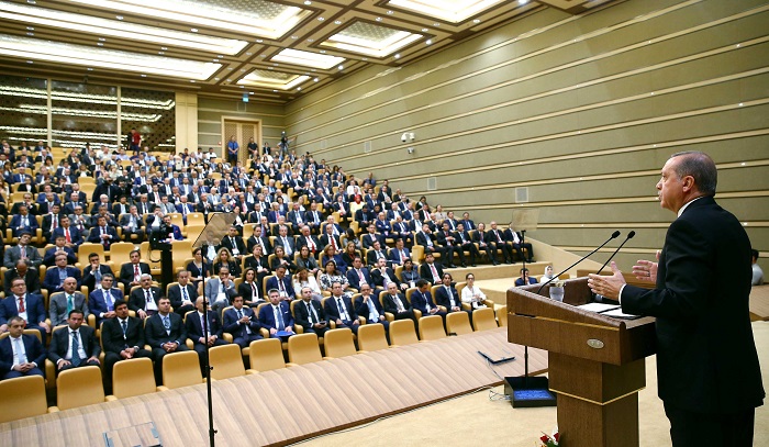 Cumhurbaşkanı Recep Tayyip Erdoğan, Cumhurbaşkanlığı Külliyesi'nde, "Uluslararası Yatırımcılarla Yüksek Düzeyli Ekonomi Toplantısı"nda konuştu.  ( Kayhan Özer - Anadolu Ajansı )