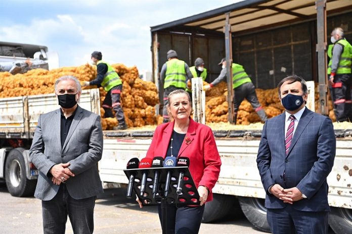 İstanbul’da ihtiyaç sahiplerine patates ve soğan dağıtımı başladı