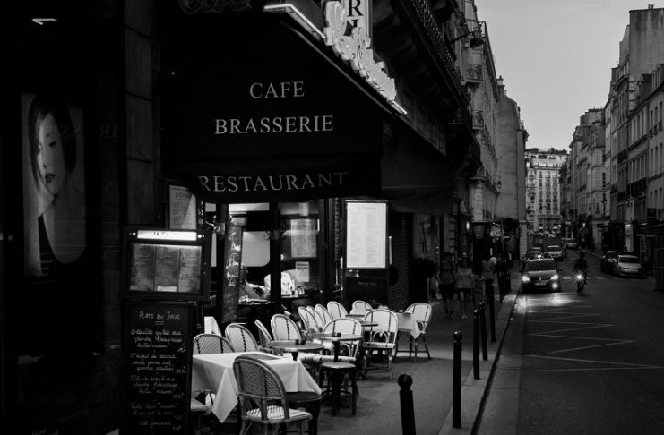 Fransa'da kafe, restoran ve barlar açıldı